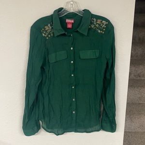 Women’s button up shirt
